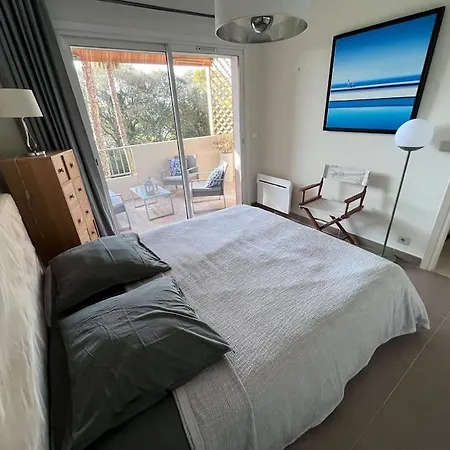 Apartment Avec Terrasse, Vue Jardin Et Piscine *