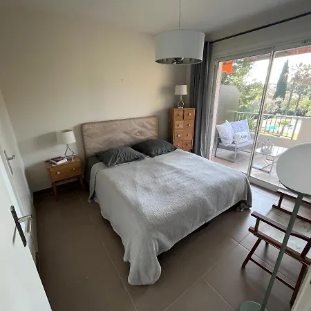 Avec Terrasse, Vue Jardin Et Piscine Apartment Antibes